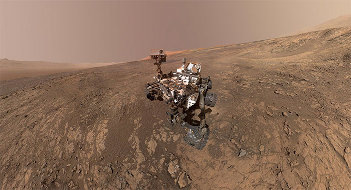  Robot Curiosity của NASA chụp ảnh selfie trên sao Hỏa. 