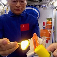 Xem các phi hành gia Trung Quốc thắp ngọn lửa hình cầu trên trạm vũ trụ Thiên Cung