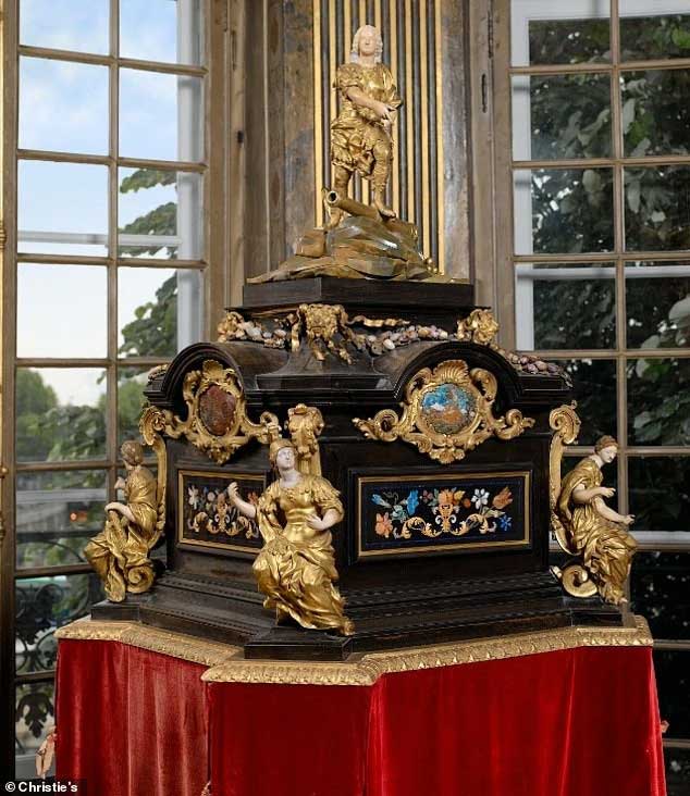 Cận cảnh bộ sưu tập báu vật của gia tộc Rothschild giàu bậc nhất thế giới