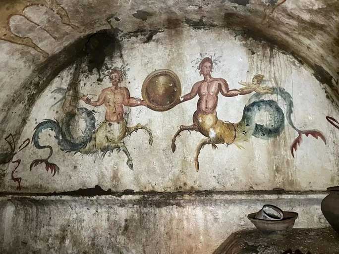 Ý phát hiện mộ phần của 