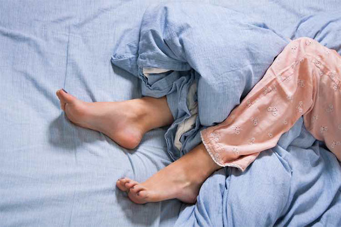 Hội chứng chân không yên: Nguyên nhân, triệu chứng và cách điều trị