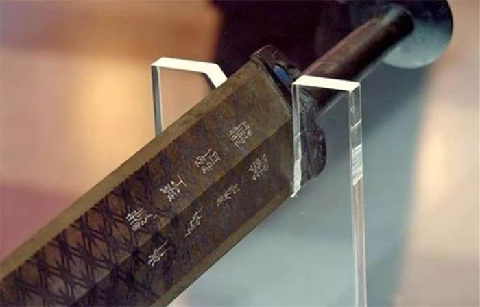 Vì sao thanh kiếm hơn 2.400 năm vẫn sắc bén, vừa chạm vào liền đứt tay?