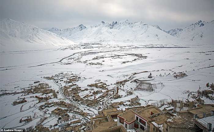 Đây là khung cảnh ngoạn mục trên thung lũng Zanskar nhìn từ Tu viện Karsha.