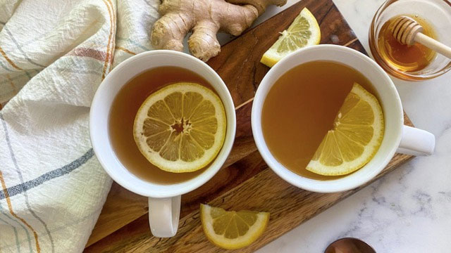 Uống một tách trà chanh gừng vào buổi tối có thể giúp cơ thể hưởng lợi ích tối đa.