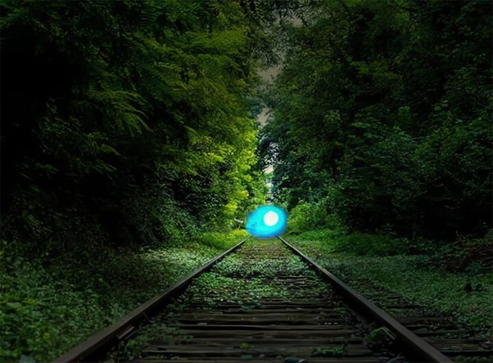 Khối sáng xuất hiện phía trên đường ray xe lửa ở Gurdon, Arkansas là dị tượng đặc biệt.