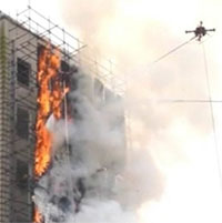 Hệ thống cứu hỏa drone AI dập lửa trên nhà cao tầng