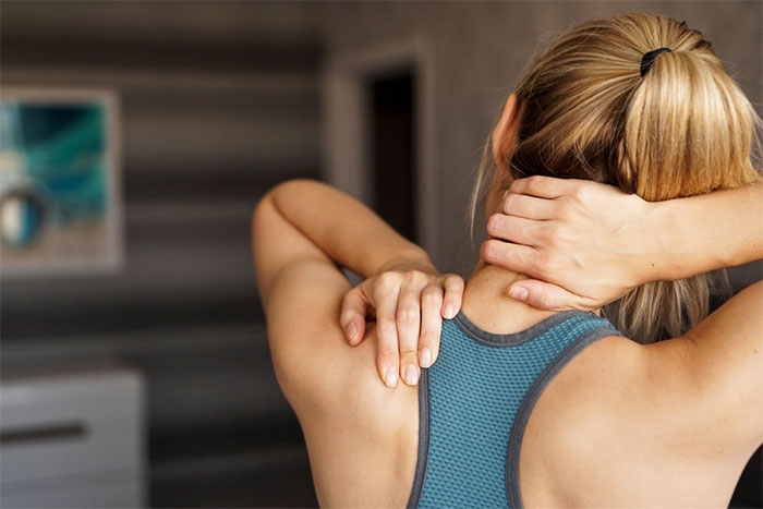 Cảm giác lưng trên nóng 