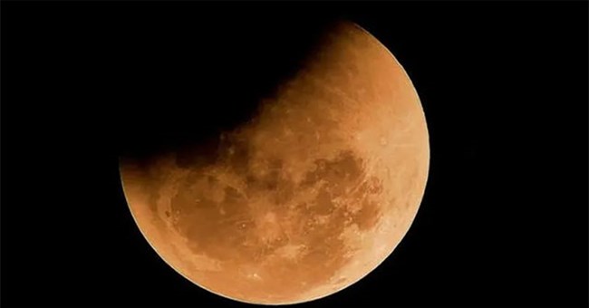 Việt Nam sắp quan sát được nguyệt thực một phần, Mặt trăng chuyển màu đỏ như máu