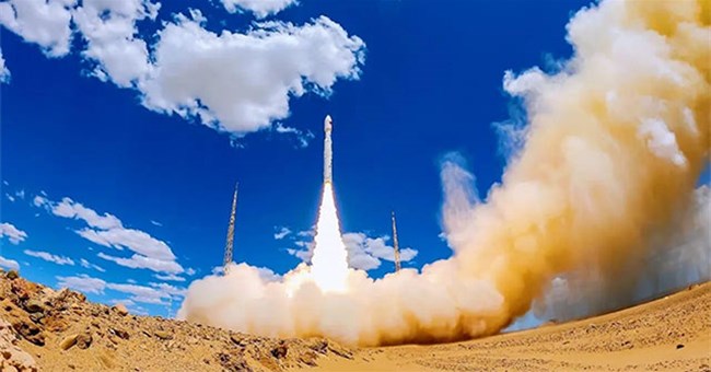 Giỏi "copy công nghệ", láng giềng Việt Nam bứt tốc: Sắp vượt qua Mỹ?