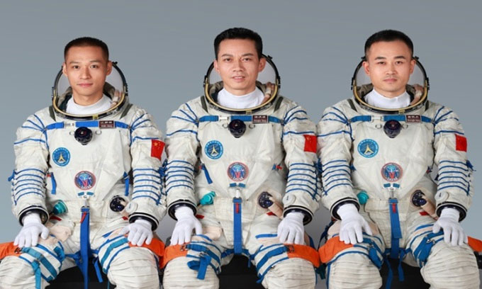 Phi hành đoàn trẻ nhất sắp bay lên trạm Thiên Cung