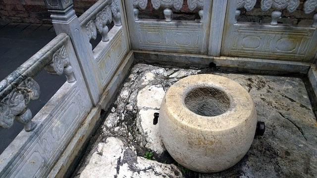 Miệng giếng Trân phi trong Cố cung rất nhỏ, làm sao Từ Hi có thể khiến vị phi tần này 