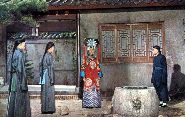 Miệng giếng Trân phi trong Cố cung rất nhỏ, làm sao Từ Hi có thể khiến vị phi tần này 