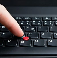 Vì sao một số laptop có "nút màu đỏ" giữa bàn phím?