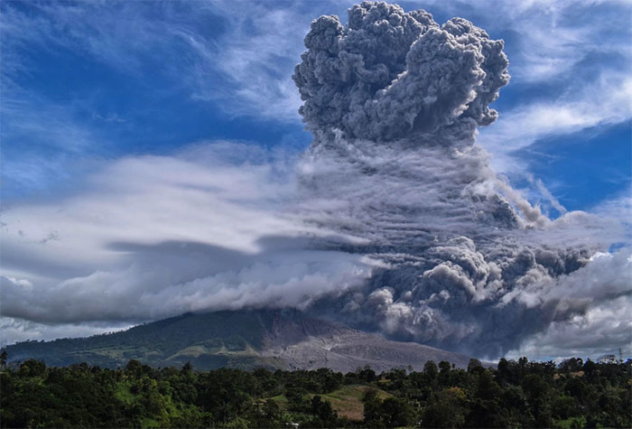 Núi lửa Sinabung