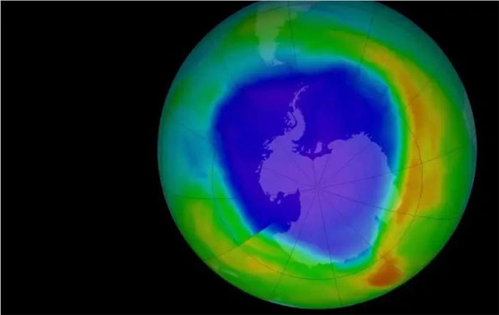 Một bản đồ nhiệt cho thấy lỗ thủng tầng ozone trên Trái đất