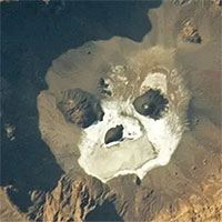 NASA công bố hình ảnh "đầu lâu khổng lồ" phát sáng giữa Sahara