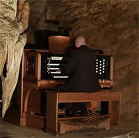 Nhạc cụ lớn nhất thế giới rộng 14.100m2 làm từ hang động