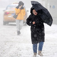 Bão tuyết bất thường càn quét Trung Quốc: Người dân co ro vật lộn với thời tiết kinh hoàng!