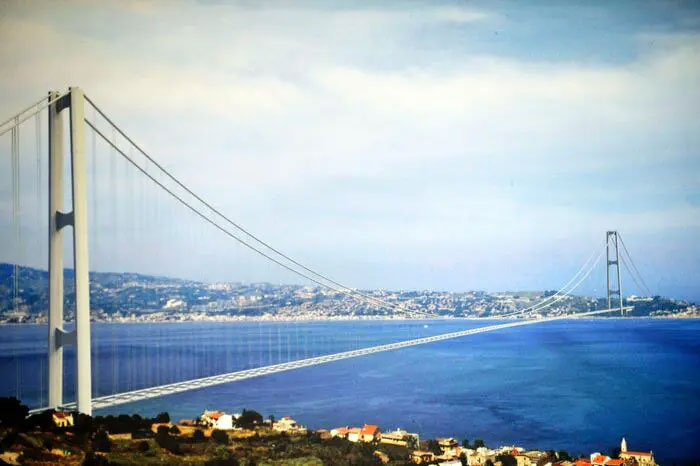 Italy chuẩn bị xây cây cầu treo dài nhất thế giới với tên gọi là Cầu Eo biển Messina.