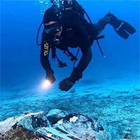 Trục vớt khối hắc diện thạch 8kg chìm dưới biển hơn 5.000 năm