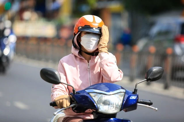 Vì sao lập đông gần 1 tháng, thời tiết vẫn nóng như mùa hè?