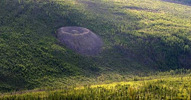 Miệng núi lửa Patomskiy: Kỳ quan thiên nhiên hay tàn tích của UFO cổ đại? 