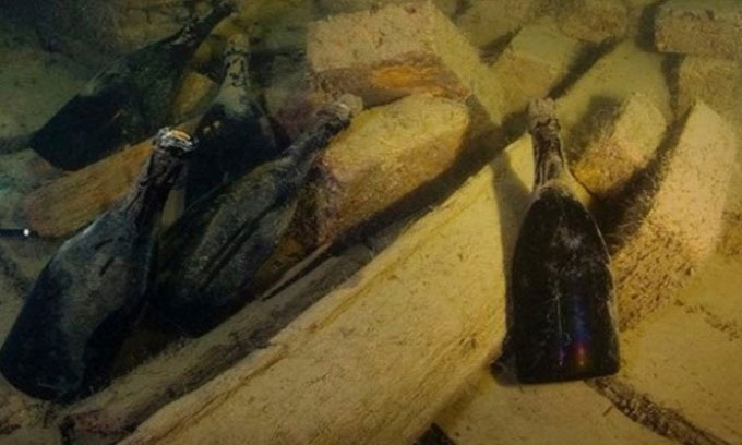 Rượu sâm banh vẫn có thể uống được sau 170 năm dưới đáy biển