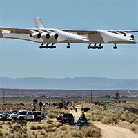 Máy bay lớn nhất thế giới lần đầu chở phương tiện siêu thanh