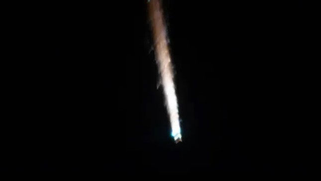 Tàu vũ trụ Nga bùng cháy như pháo hoa trên bầu khí quyển Trái đất