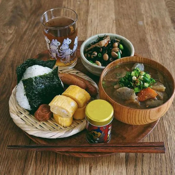 Phong cách ăn cơm kiểu Nhật được người Nhật yêu thích không chỉ giúp hạ đường huyết mà còn giúp nuôi dưỡng vi khuẩn có lợi