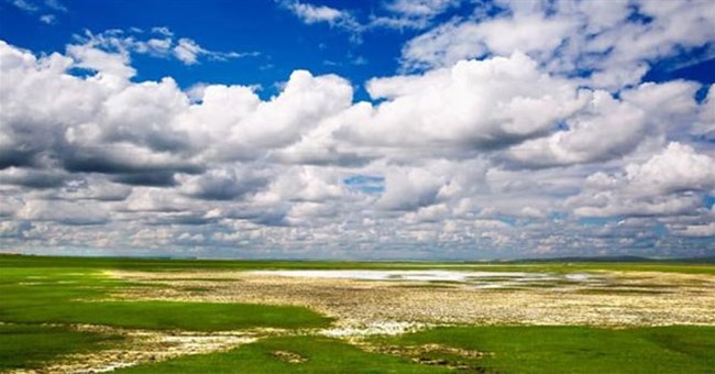 Tại sao một đám mây nặng hàng trăm tấn không rơi?