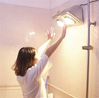 Vì sao cần bật đèn sưởi trước khi vào phòng tắm? Mùa đông nhiều nhà dùng nhưng không phải ai cũng biết!