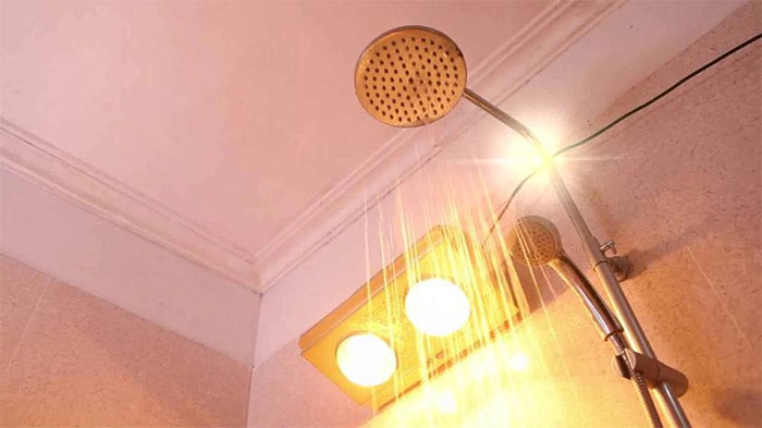 Tại sao cần bật đèn sưởi trước khi vào phòng tắm? Nhiều gia đình sử dụng vào mùa đông nhưng không phải ai cũng biết!