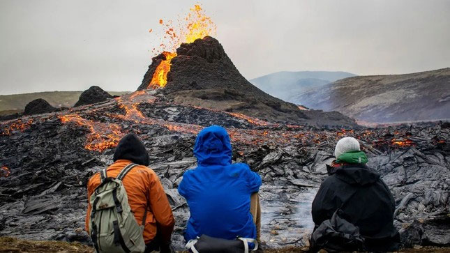 Hình ảnh kinh hoàng về núi lửa phun trào ở Iceland