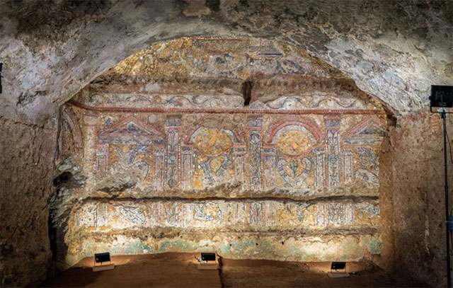 Tìm thấy bức tranh khảm 2.300 năm tuổi quý hiếm dưới lòng Rome