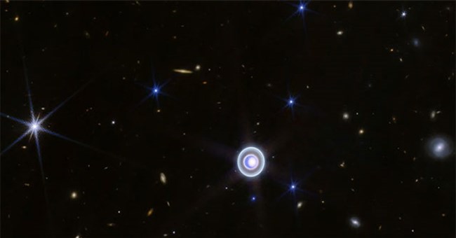 NASA công bố những hình ảnh chưa từng thấy về sao Thiên Vương