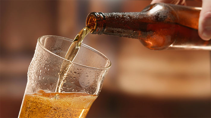 Uống bia giúp cơ thể đào thải rượu nhanh hơn rượu?