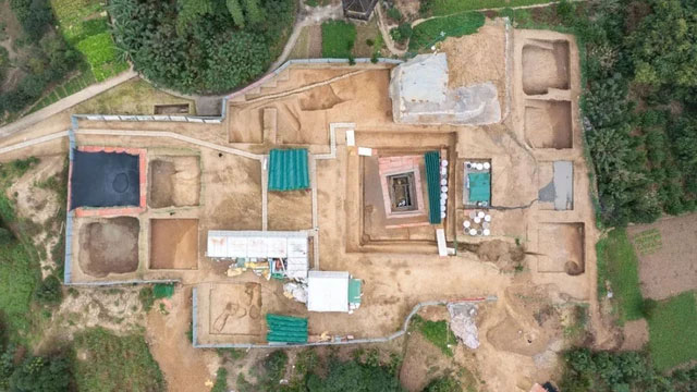 Hiện trường khai quật ngôi mộ cổ xa hoa ở TP Trùng Khánh - Trung Quốc