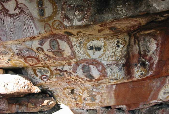 Những bức tranh hang động 4.000 năm tuổi của thổ dân Úc có thực sự mô tả người ngoài hành tinh?
