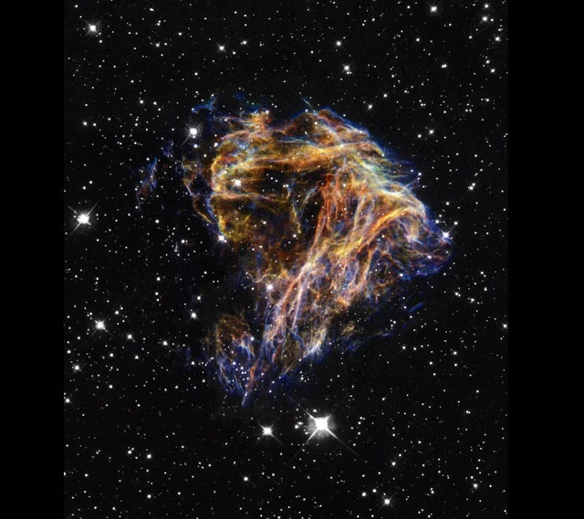 NASA tung ảnh đầu năm mới: "Pháo hoa" rực sáng giữa vật thể lao vào dải Ngân hà