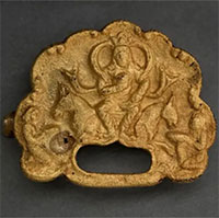Phát hiện cặp khóa vàng 1.500 năm chạm khắc tinh xảo