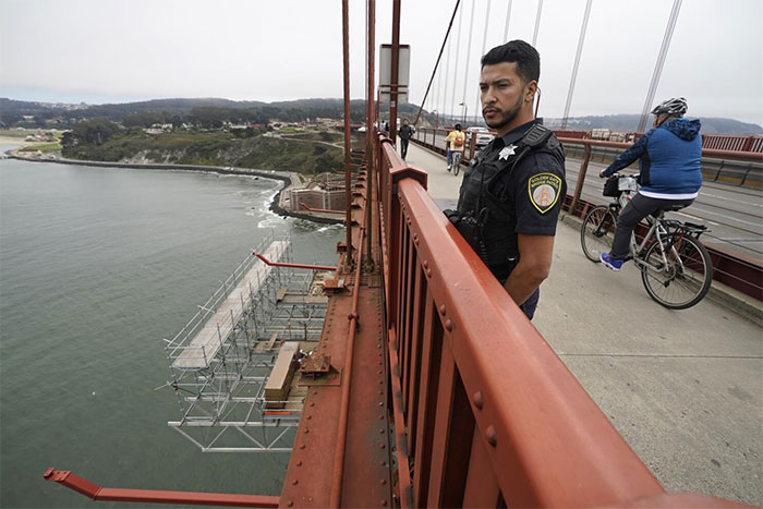 Cầu Cổng Vàng ở Mỹ hoàn thành lắp đặt lưới chống tự sát