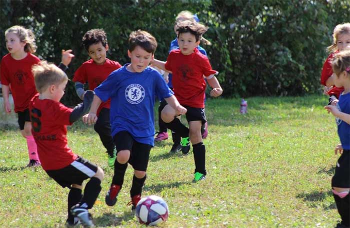 Các môn thể thao đồng đội giúp trẻ cải thiện sức khỏe tinh thần