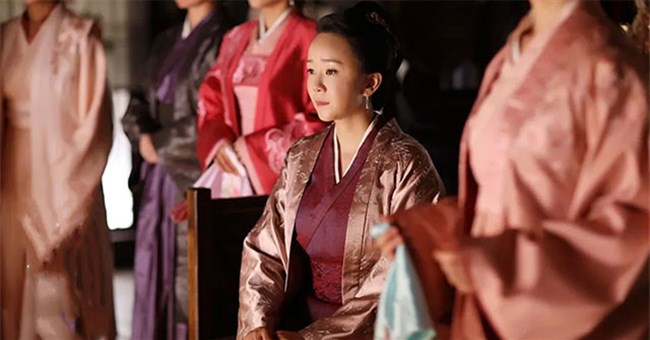 "Vợ lẽ" thời xưa ngoài sinh con nối dõi tông đường, còn có một tác dụng khác: Hậu thế ngậm ngùi thương thay!