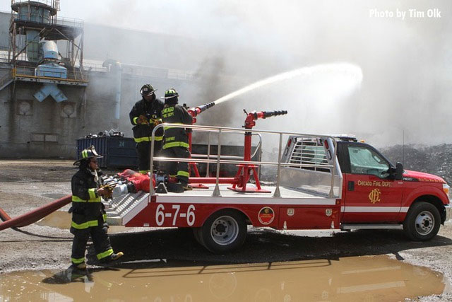 Hoạt động bí mật của lính cứu hỏa: Tại sao họ phun nước lên tường?