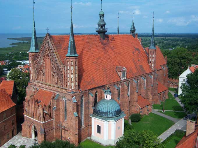 Nhà thờ Frombork, nơi chôn cất Copernicus.
