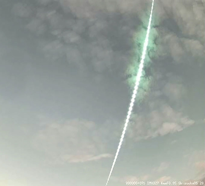 Hiện tượng lạ xuất hiện trên bầu trời Nhật Bản, video ghi lại vụ việc khiến cư dân mạng đưa ra giả thuyết bất ngờ