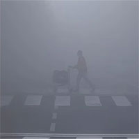 Sương mù dày đặc bao trùm Ấn Độ, tầm nhìn giảm xuống còn 0 mét