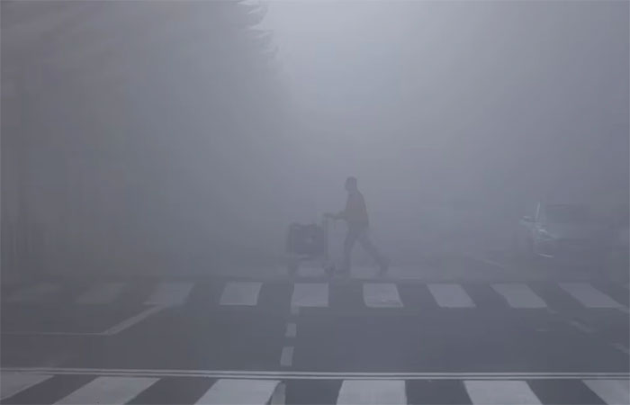 Sương mù dày đặc bao phủ Ấn Độ, tầm nhìn giảm xuống 0 mét