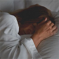 Bệnh đau đầu về đêm: Nguyên nhân, triệu chứng và cách điều trị